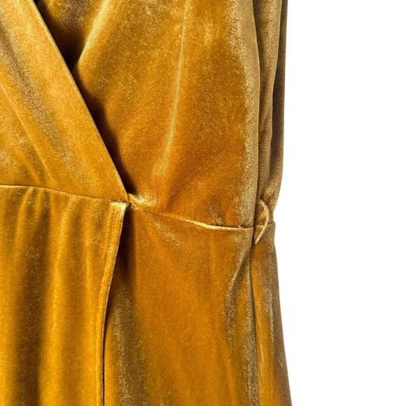 NWT Lucy Paris Women’s Velvet Wrap Dress Gold Flowy Sleeves Size M (No Belt) - Picture 11 of 14